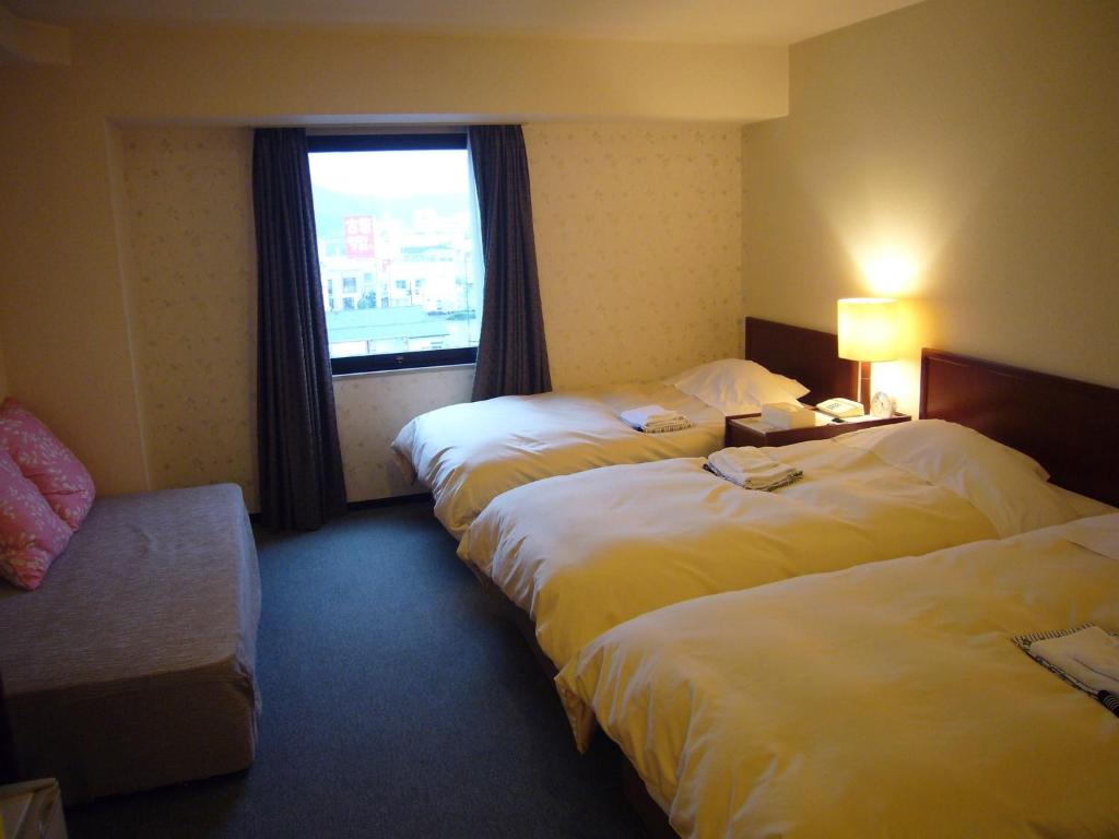 山中村皇冠酒店客房内的一张或多张床位