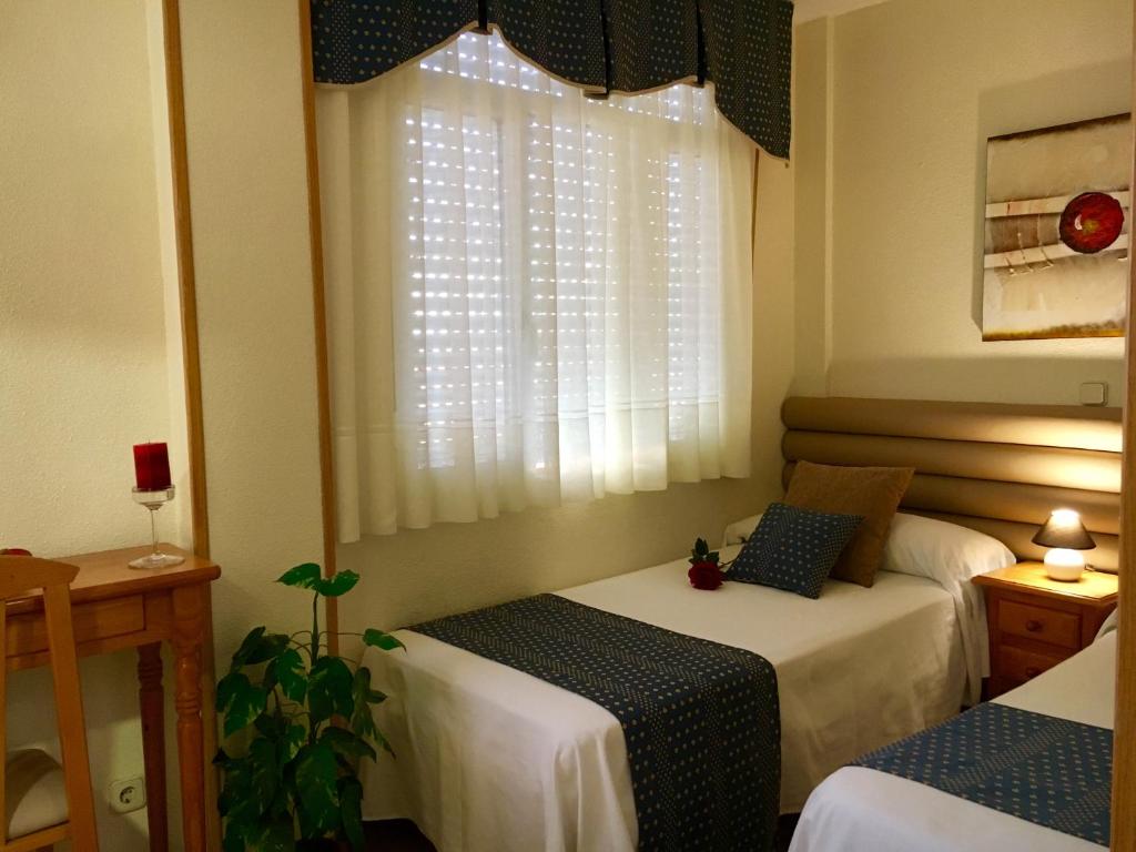 Hotel Cuatro Caños客房内的一张或多张床位