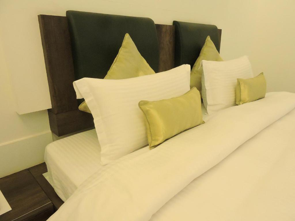 Hotel Kalyan's - Mansingh Inn客房内的一张或多张床位