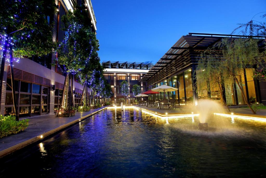 斗南御品王朝旅店的城市中心的一个喷泉