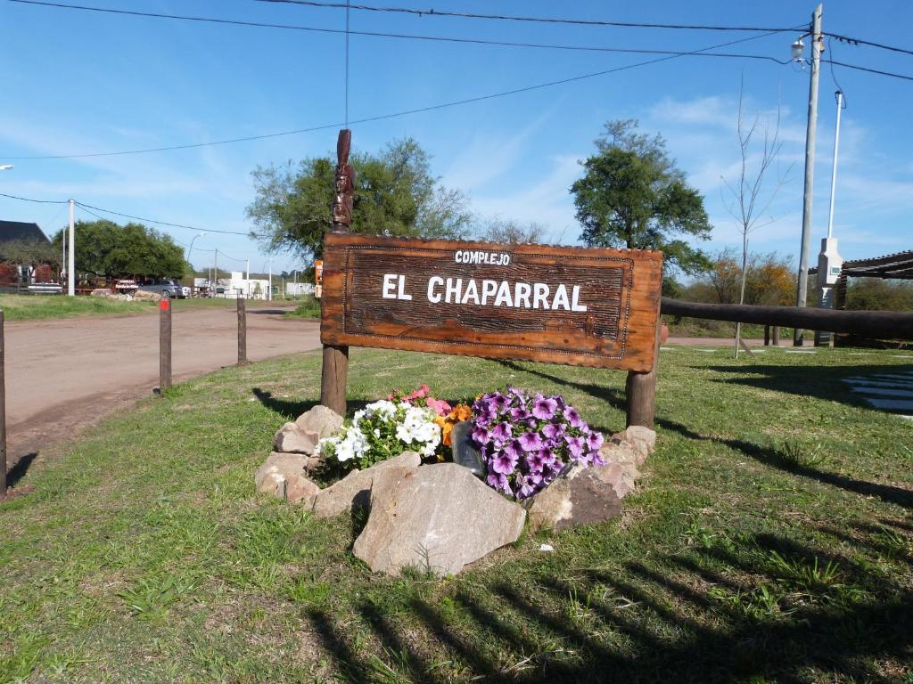 Complejo El Chaparral外面的花园