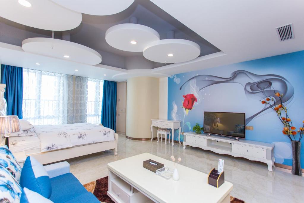 广州广州迈哈顿国际公寓广州正佳环市中心店的大型客房配有1张床和1台电视。