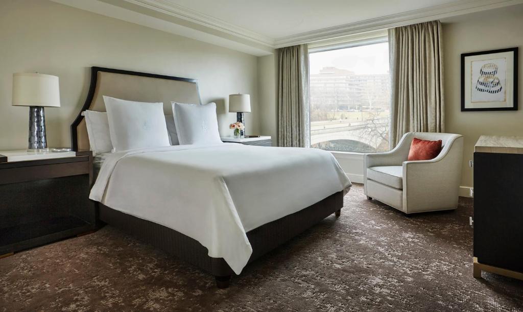 华盛顿州四季酒店客房内的一张或多张床位