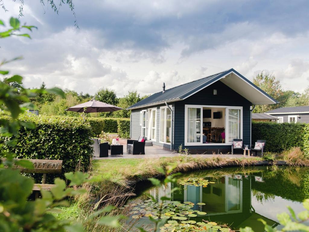 Holiday home Buitenplaats Holten I外面的花园