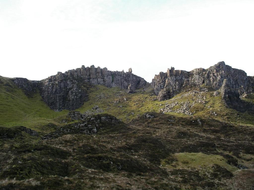 FlodigarrySonas, Dunans的山中有岩石和草地