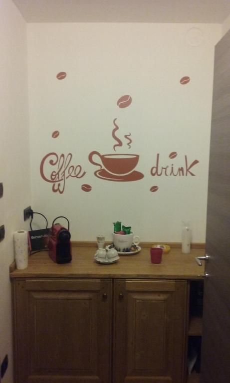 费尼斯Camera Fenis的房间里的咖啡饮料壁贴纸