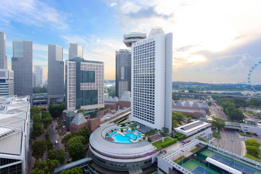 新加坡Pan Pacific Singapore的享有城市空中景致,设有一座大型建筑