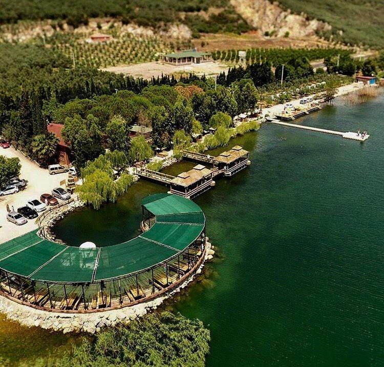 İznik伊兹尼克阿斯卡尼亚酒店的水上高尔夫球场的空中景观