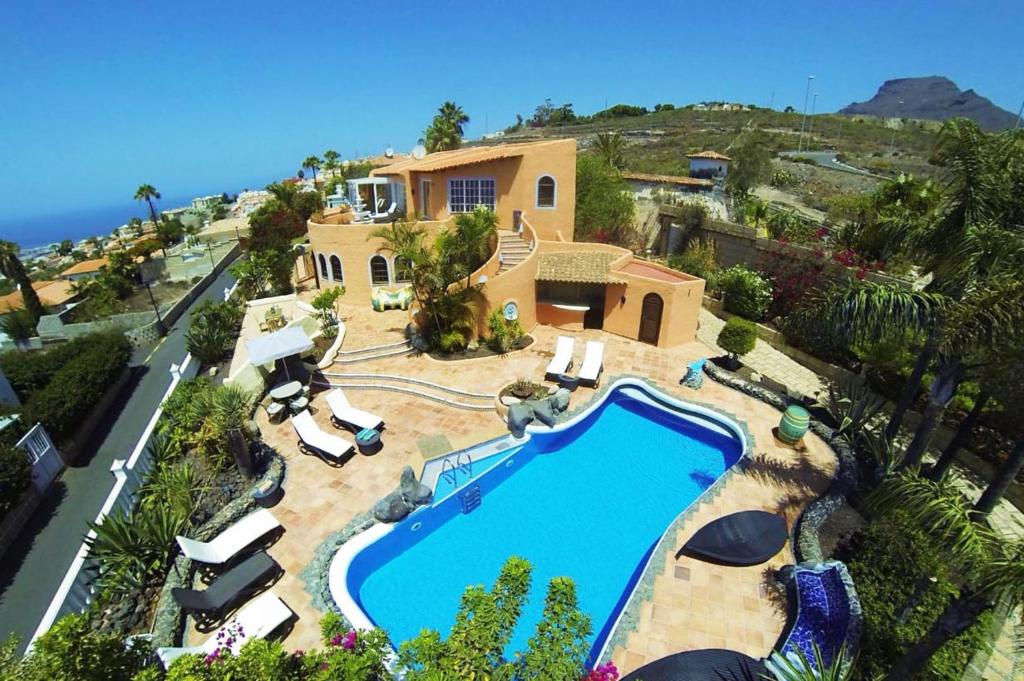 Villa Andalucia内部或周边泳池景观