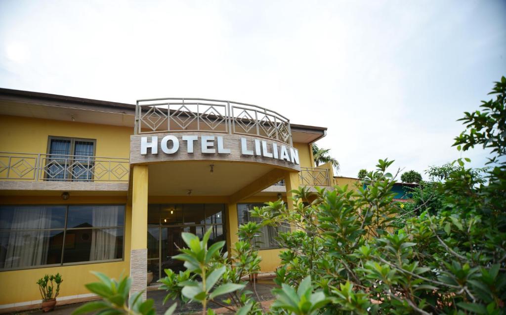 伊瓜苏港莉莲酒店的上面有标志的酒店