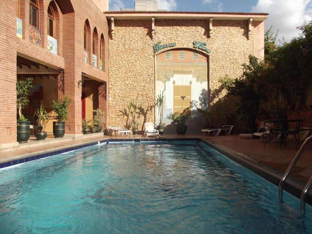 阿尔卡比尔酒店内部或周边的泳池