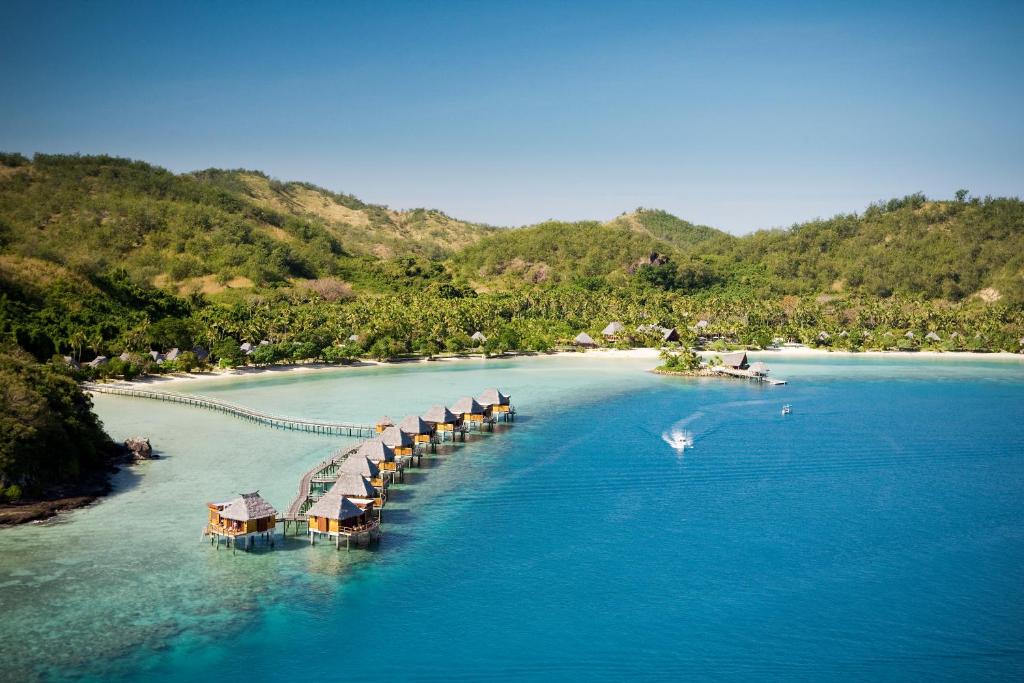 马洛洛利库利库泻湖度假酒店 - 仅限成人入住的水中拥有度假胜地的岛屿