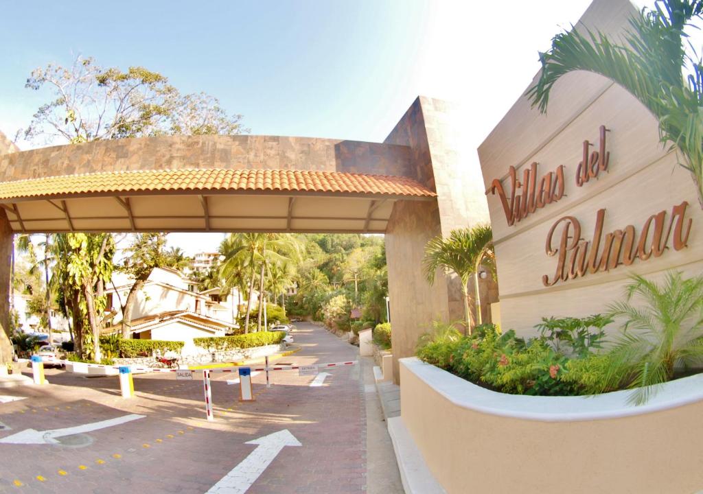 曼萨尼约Villas del Palmar Manzanillo with Beach Club的别墅宫殿的标志