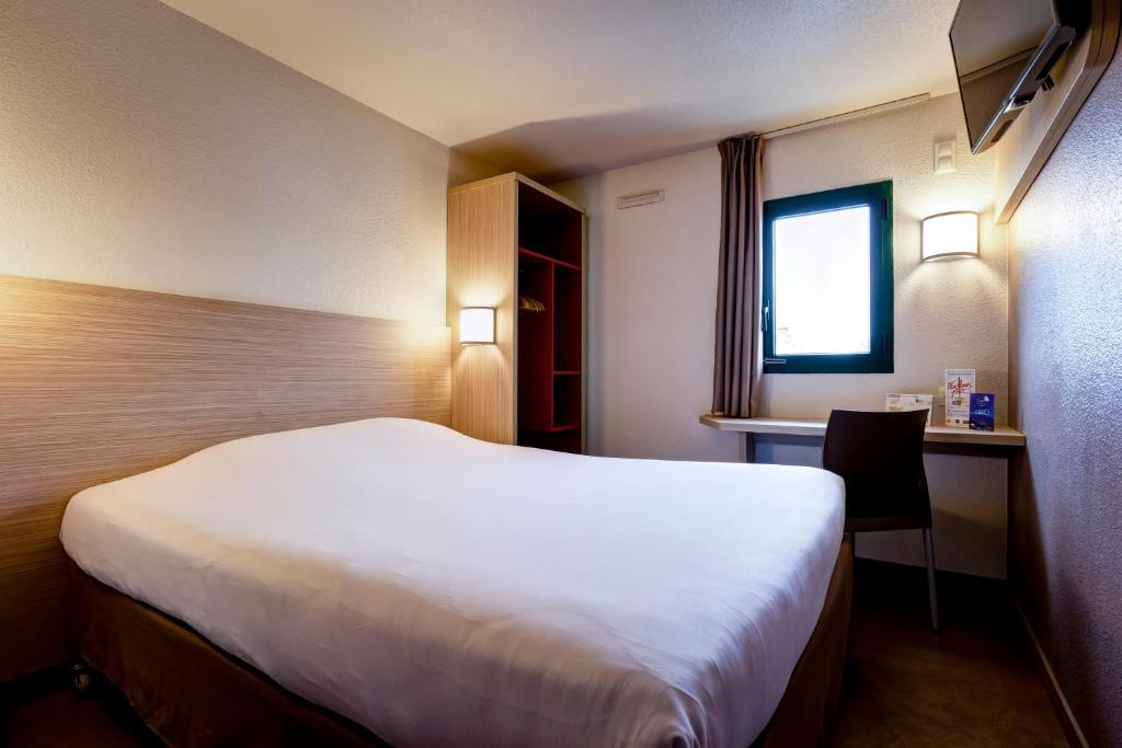 新沙珑苏尔索恩普瑞米尔经典酒店客房内的一张或多张床位