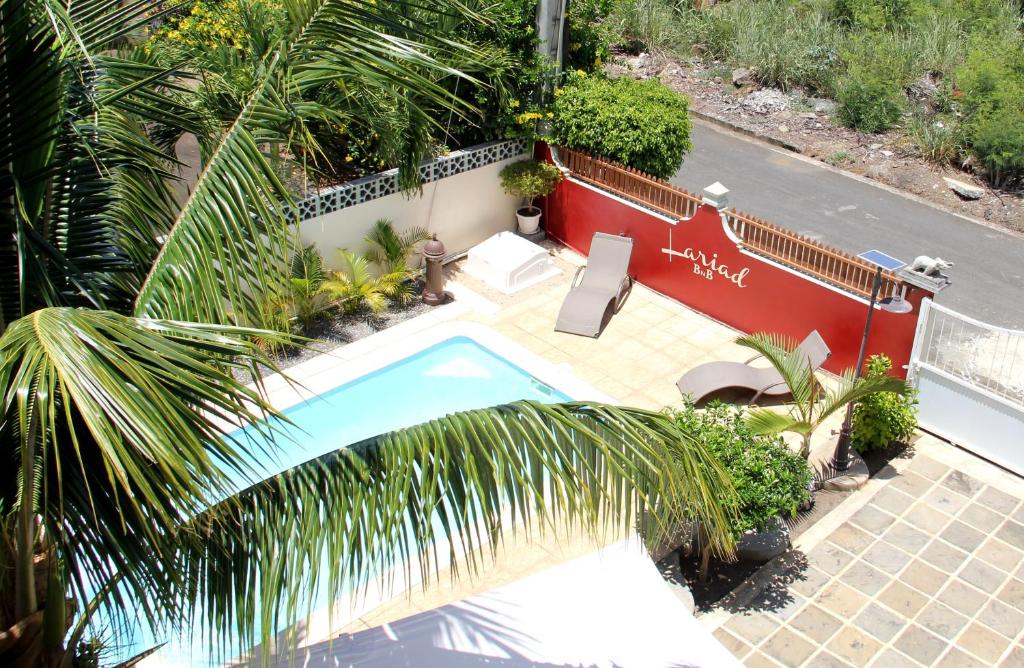 弗利康弗拉克拉来德住宿加早餐旅馆的后院游泳池的顶部景色