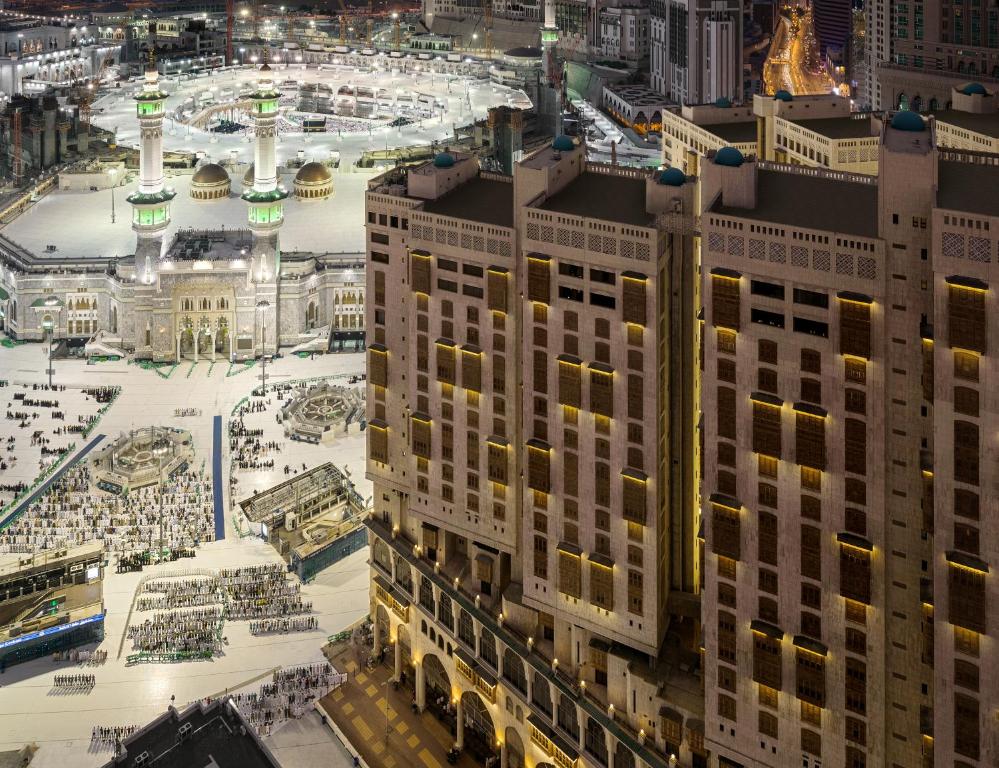 麦加Makkah Towers的清真寺城市的空中景观