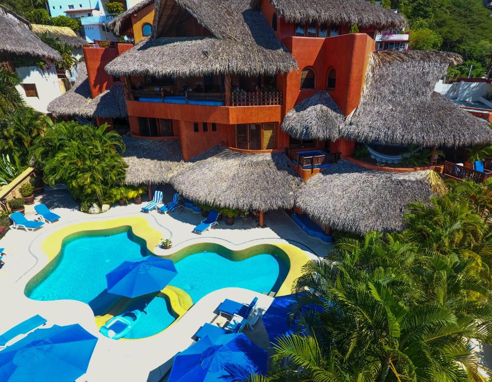 锡瓦塔塔内霍Villa Carolina Boutique Hotel ADULTS ONLY的享有度假村的空中景致