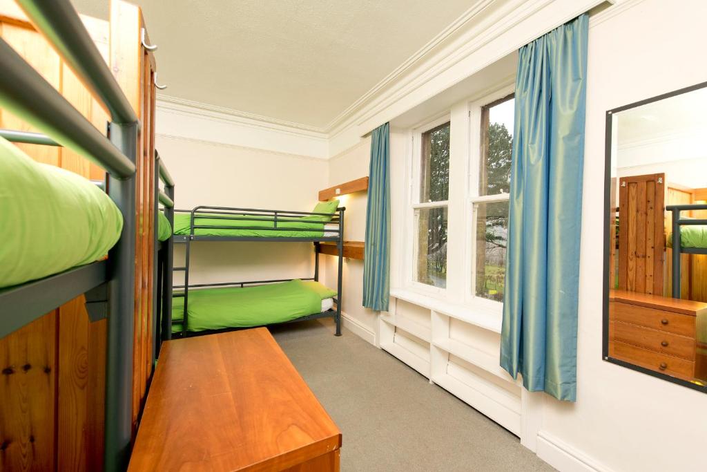 巴特米尔国际青年旅舍客房内的一张或多张双层床