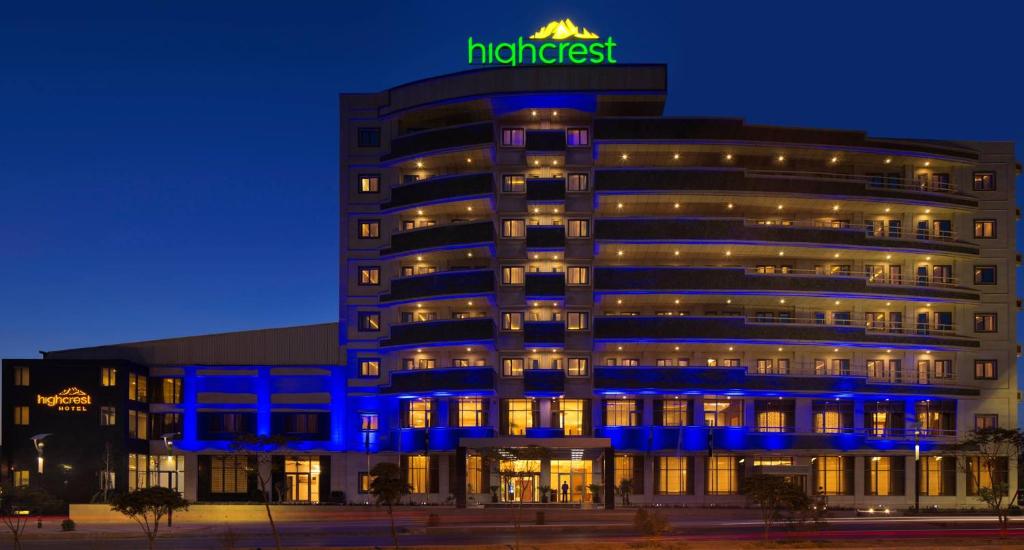 苏莱曼尼亚海克莱斯特酒店的上面有一个 ⁇ 虹灯标志的酒店