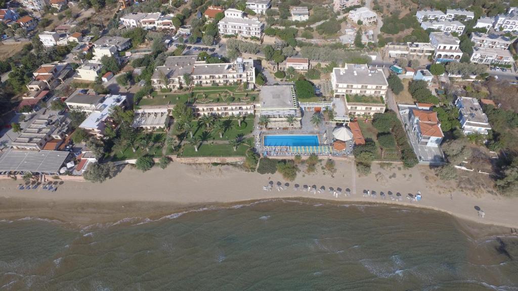 卡法斯金沙滩酒店的海滩上房屋的空中景致