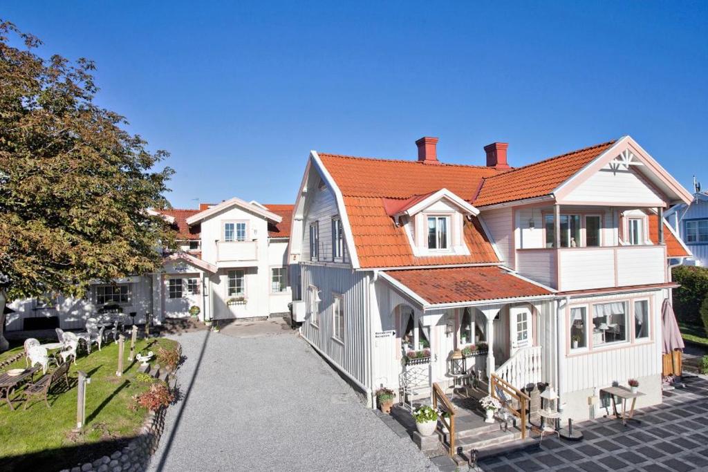 斯泰农松德索丽登酒店及餐厅的享有白色大房子的空中景致