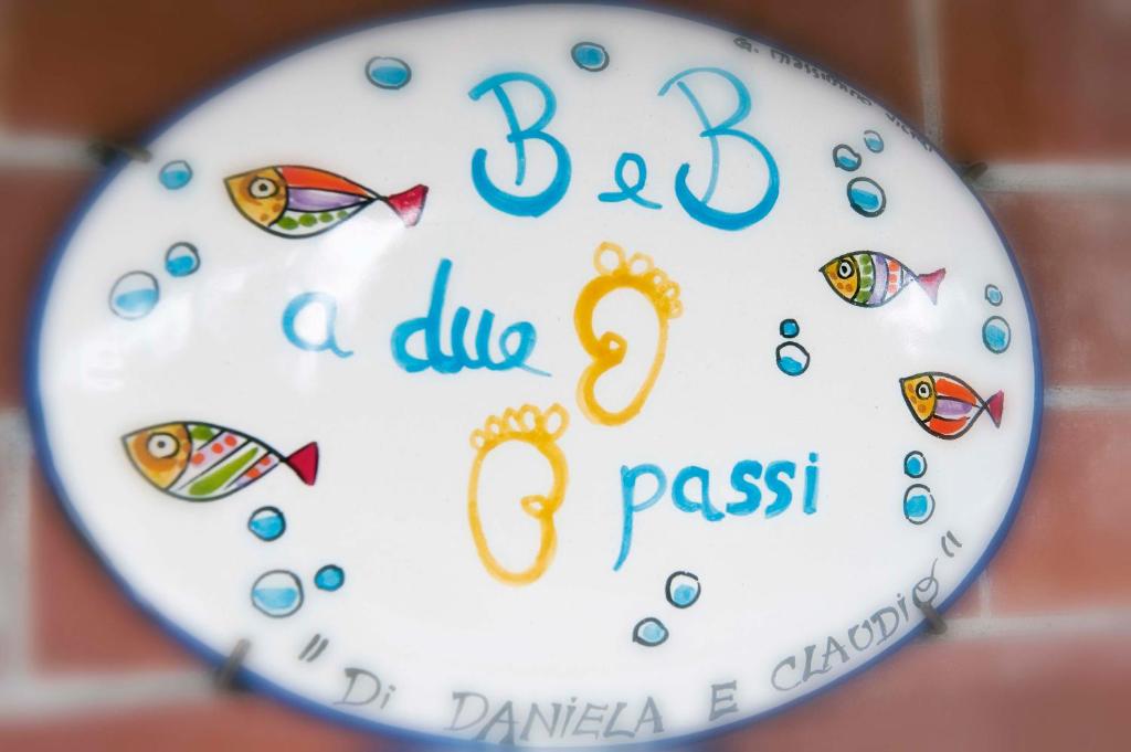 马尔米堡A due Passi的鱼和气泡的钟