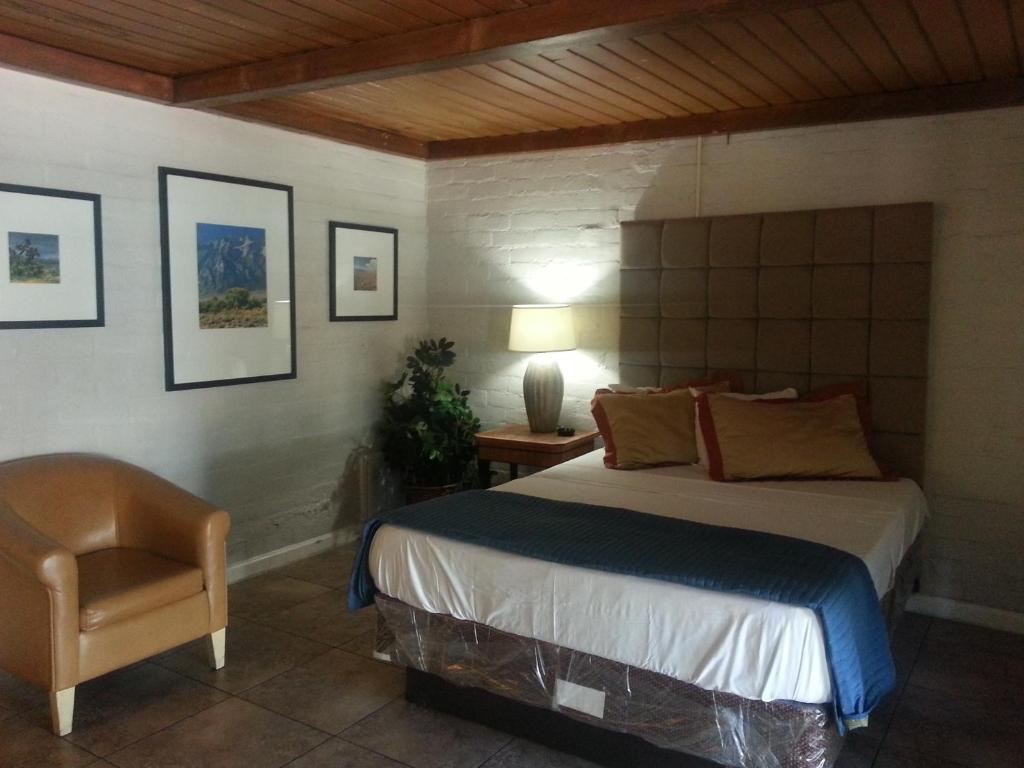 斯特灵花园酒店客房内的一张或多张床位