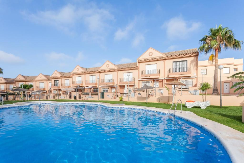Apartamento Mar de Cadiz内部或周边的泳池
