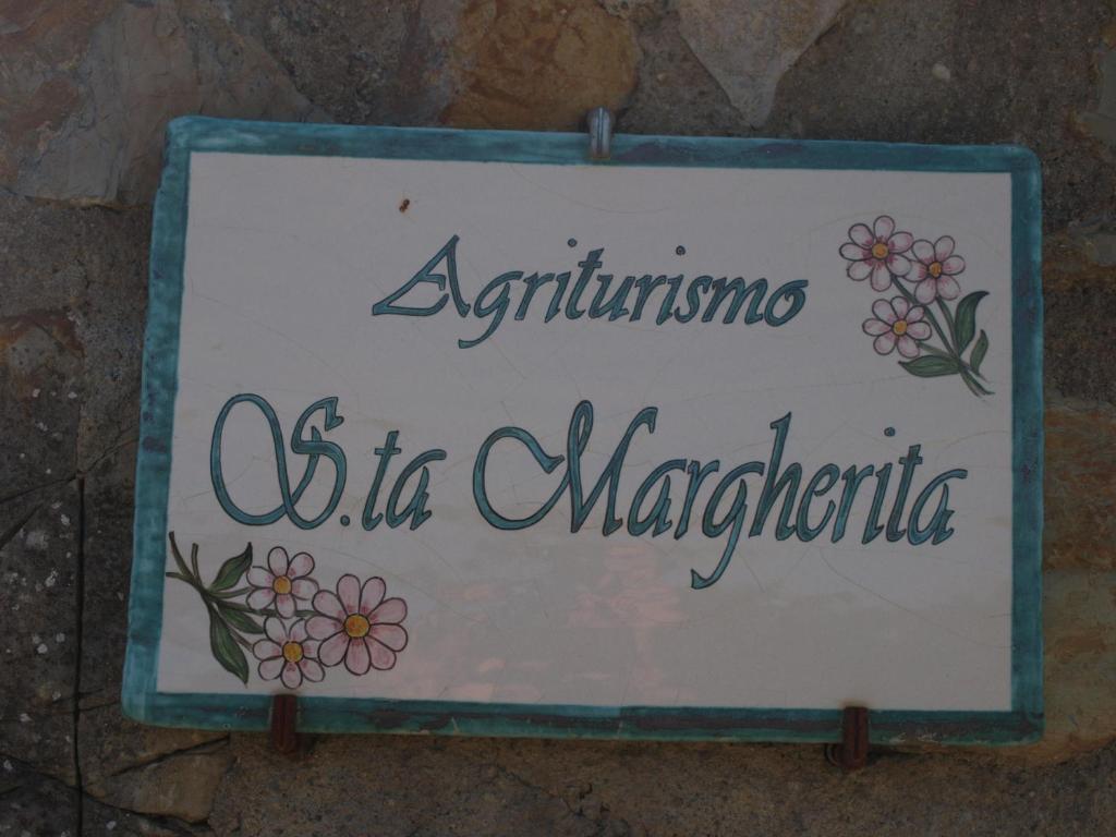 卡斯蒂戈隆·多尔希亚Santa Margherita的墙上的标志