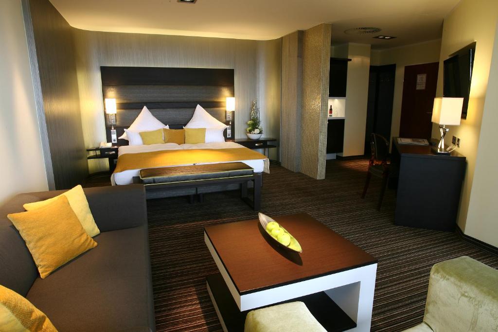 汉诺威汉诺威类似宾馆的酒店客房,配有床和沙发