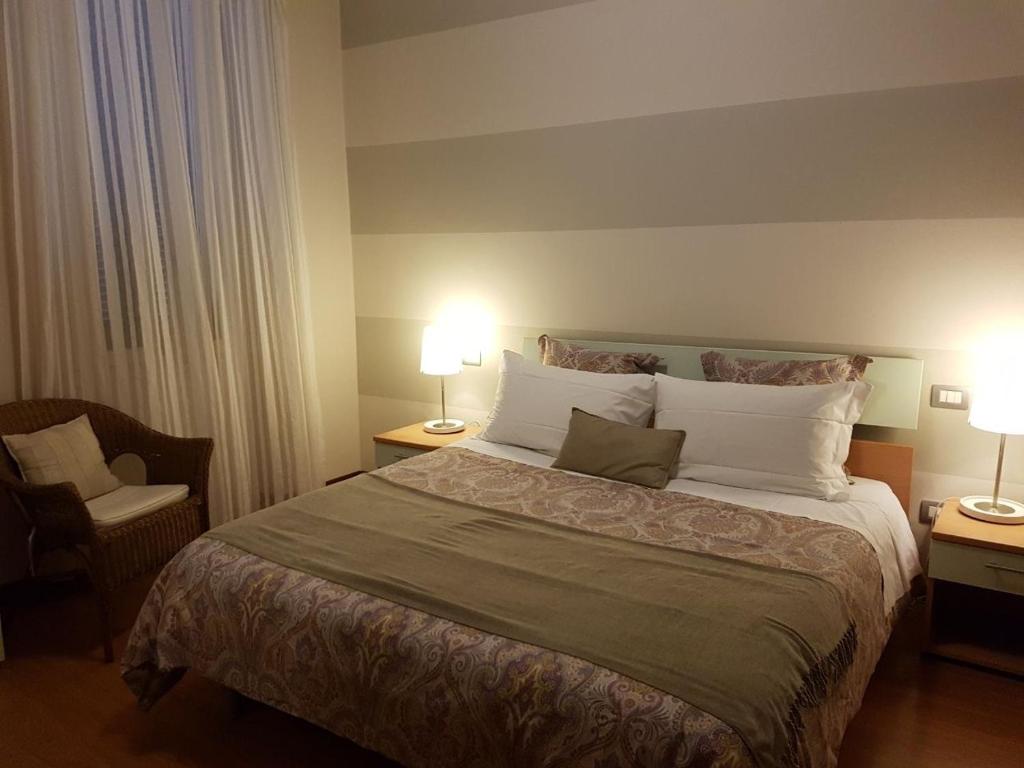 Hotel Moniga客房内的一张或多张床位