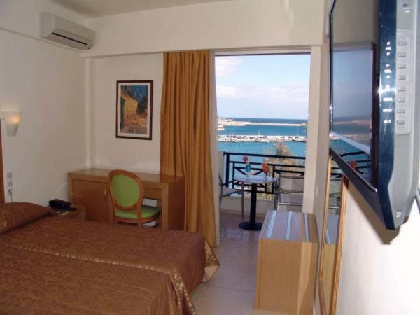 锡蒂亚伊塔诺斯酒店的酒店客房设有一张床,享有海景。