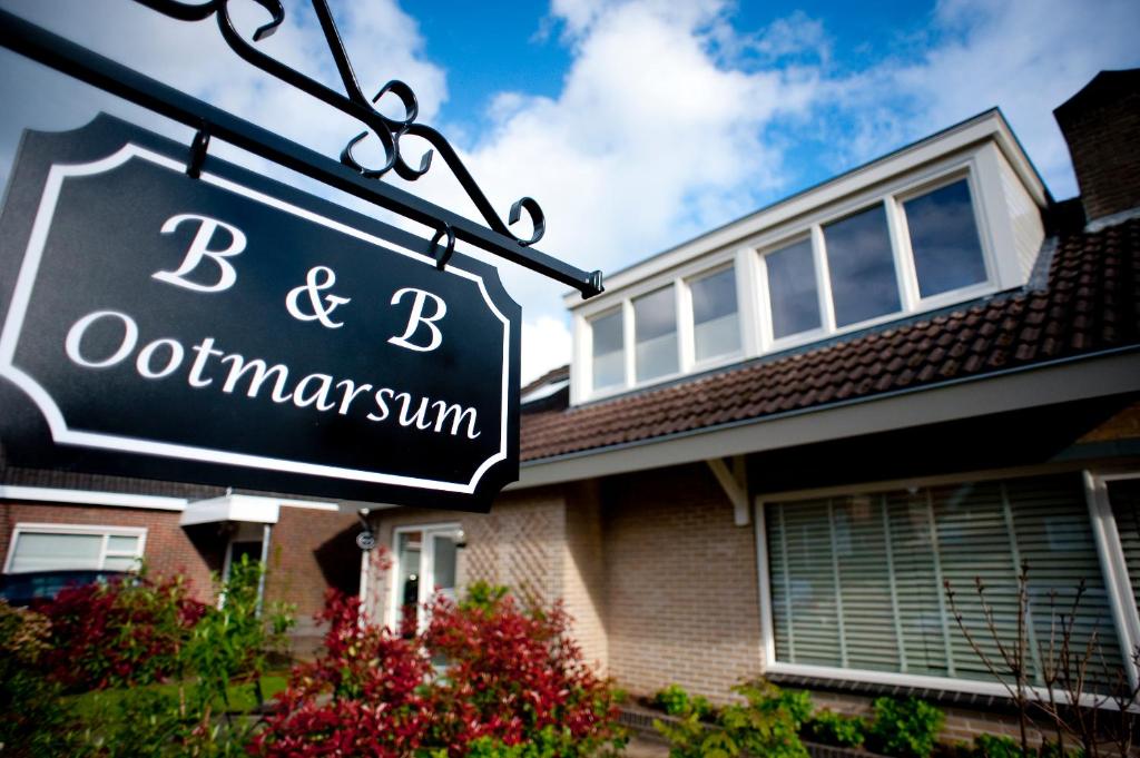 奥特马瑟姆B&B Ootmarsum的房屋前餐厅标志