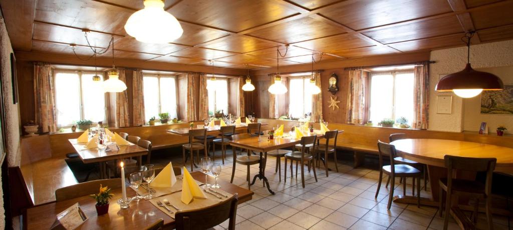 金鹿旅馆酒店餐厅或其他用餐的地方