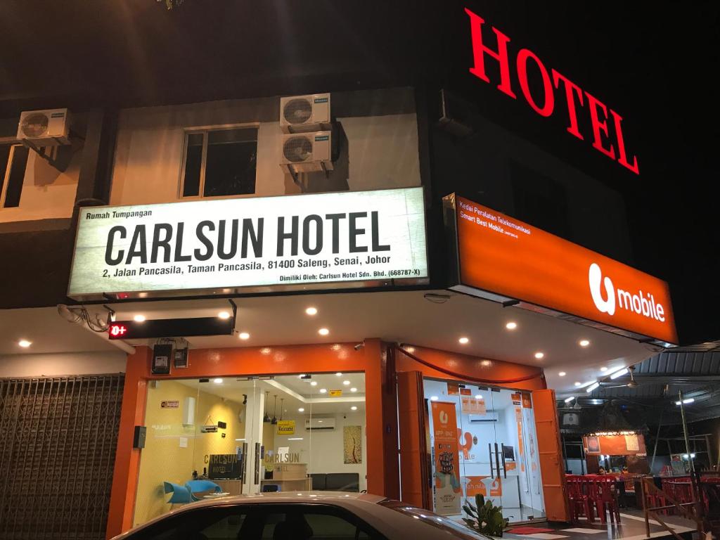 古来Carlsun Hotel的停车场在加勒比人酒店前