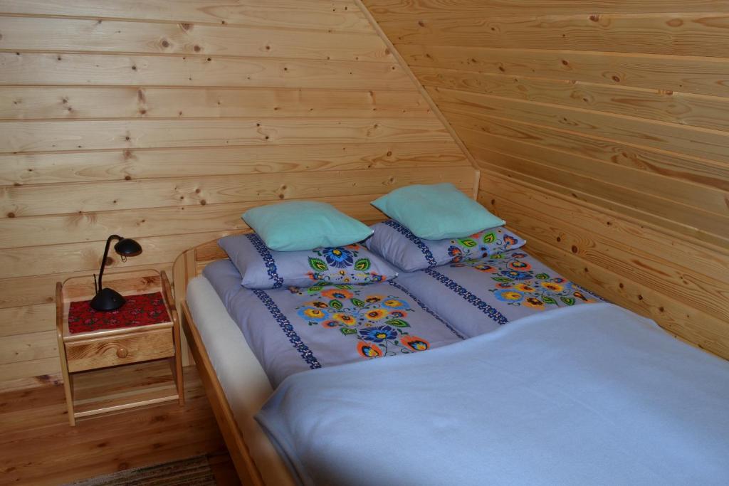 Domek na Górkach客房内的一张或多张床位