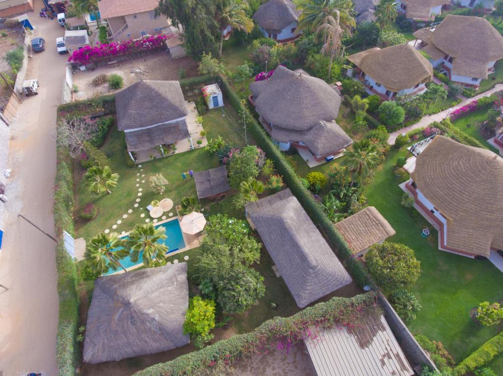 萨利波图尔Jardin d'Afrique的享有带庭院的房屋的空中景致