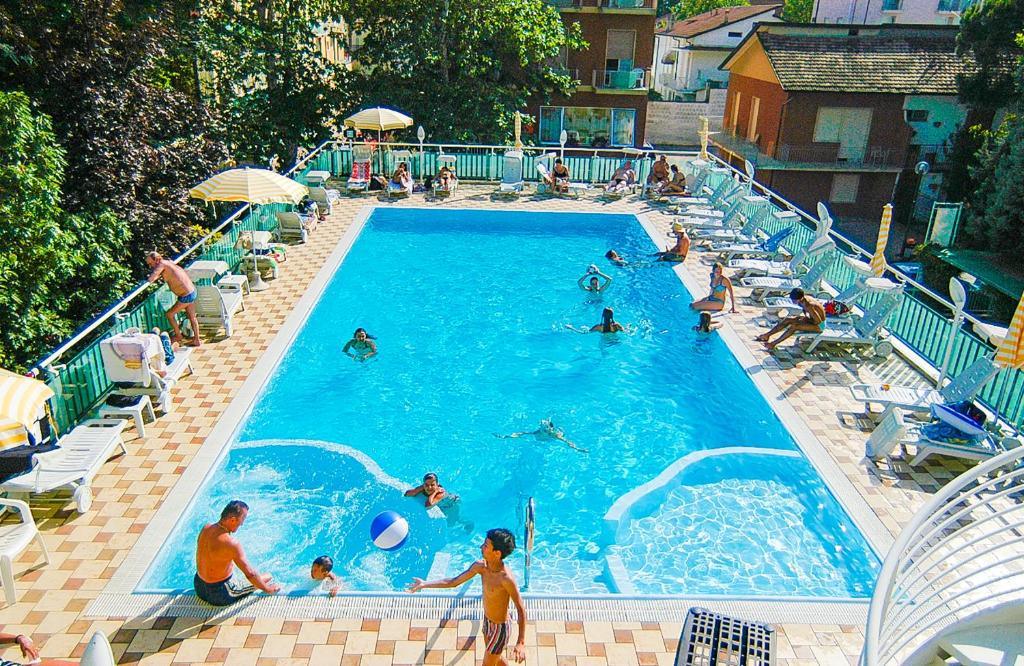Hotel Santa Martina内部或周边泳池景观