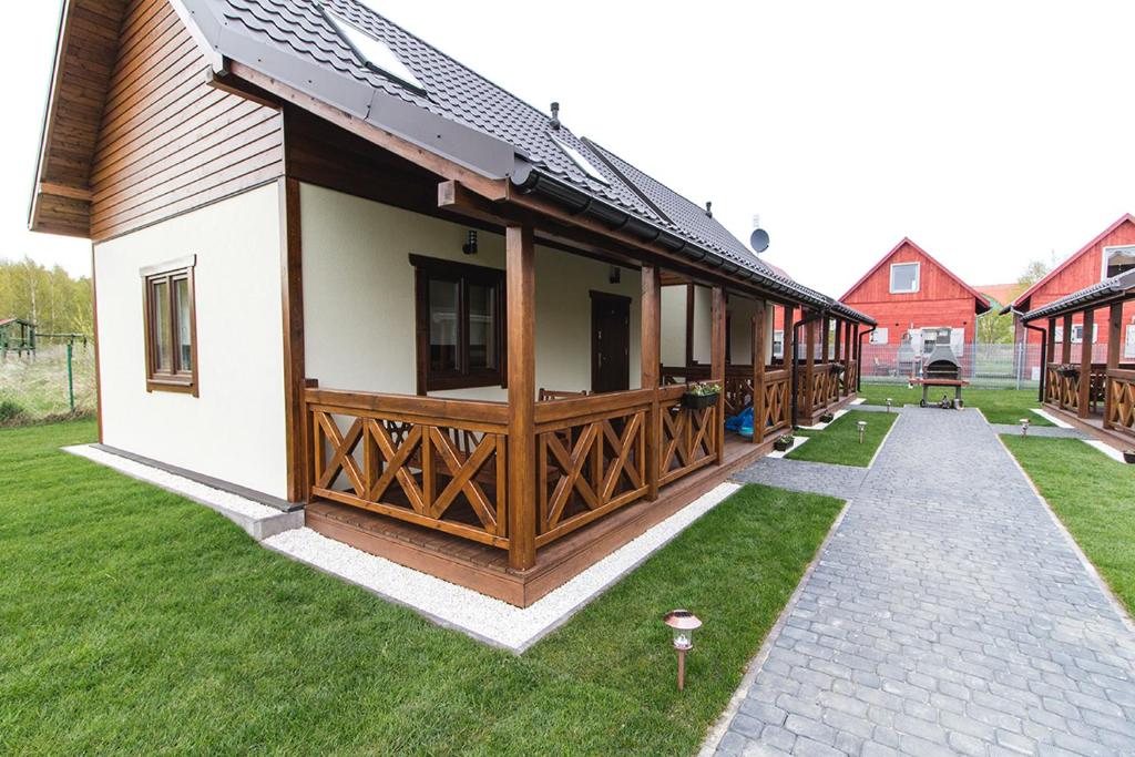 尼彻兹Domki na Pieknej的一面是一座木板建筑