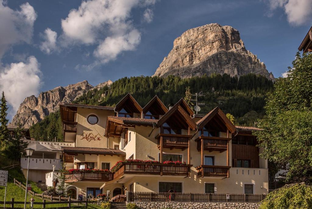 科尔福索Alpin Apartments Colfosco的山地酒店