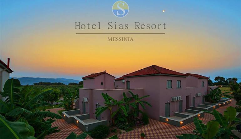 Agios AvgoustinosHotel Sias Resort的日落时分酒店明星度假村的 ⁇ 染
