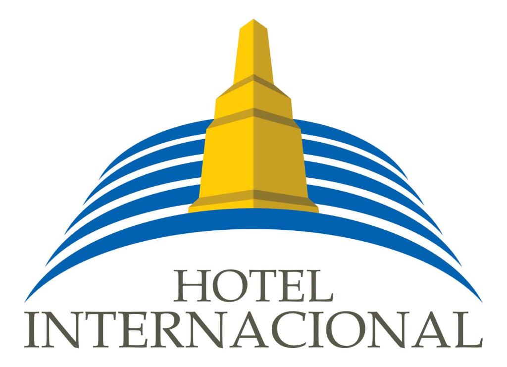 楚伊Hotel Internacional的水塔上的国际酒店标志