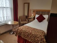 Best Western Moores Central Hotel客房内的一张或多张床位