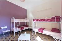 Sunshine Hostel Palermo客房内的一张或多张床位