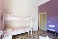 Sunshine Hostel Palermo客房内的一张或多张床位