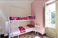 Sunshine Hostel Palermo客房内的一张或多张床位