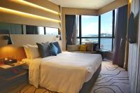 The Harbourview - Chinese YMCA of Hong Kong客房内的一张或多张床位
