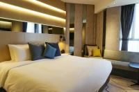The Harbourview - Chinese YMCA of Hong Kong客房内的一张或多张床位