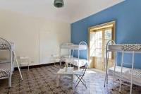 Sunshine Hostel Palermo客房内的一张或多张床位