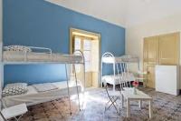 Sunshine Hostel Palermo客房内的一张或多张床位